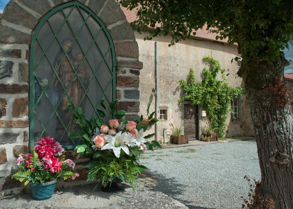 L'Ancien Presbytere Chambres D'Hote Ou Gite Le Dorat Exterior foto